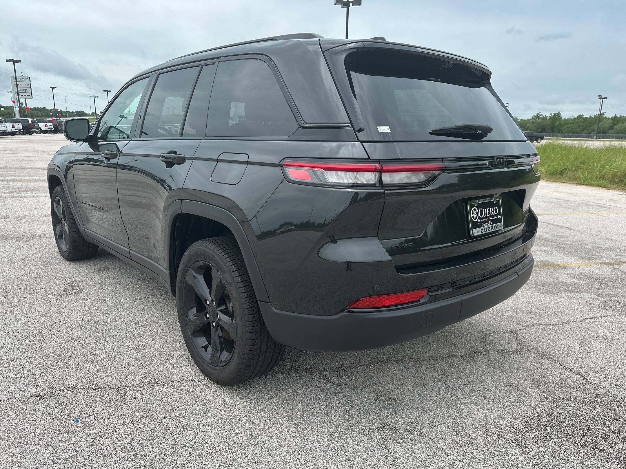 2024 Jeep Grand Cherokee Limited photo 3