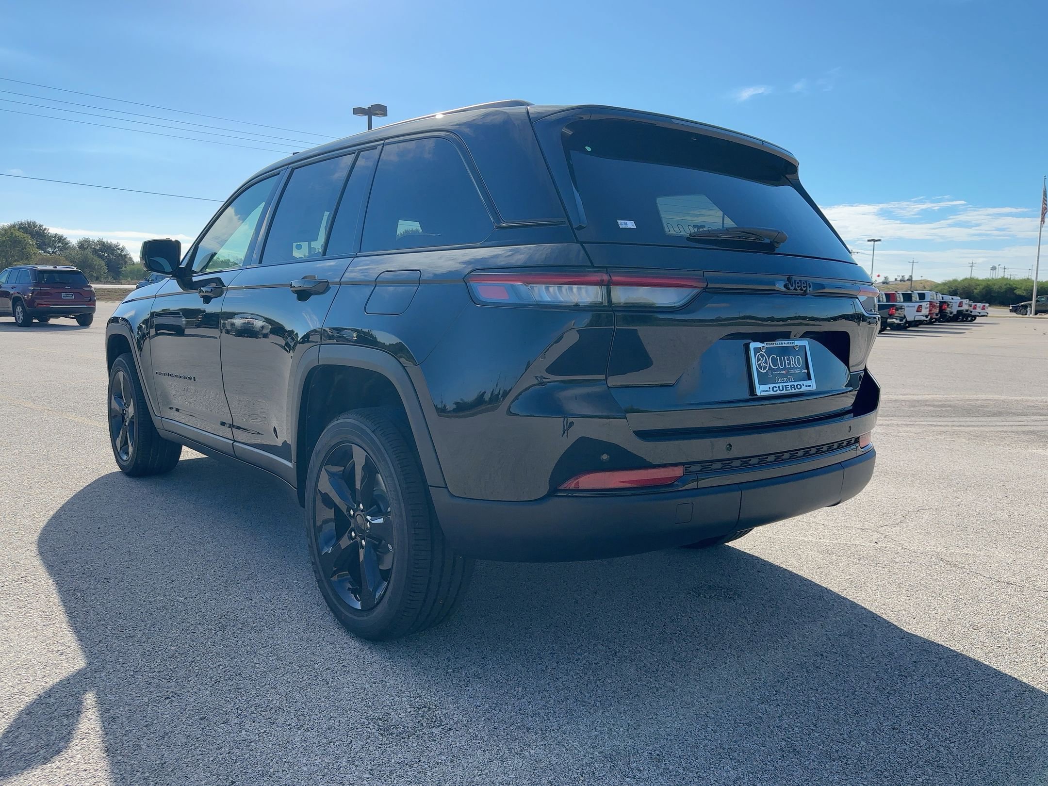 2025 Jeep Grand Cherokee Altitude photo 3