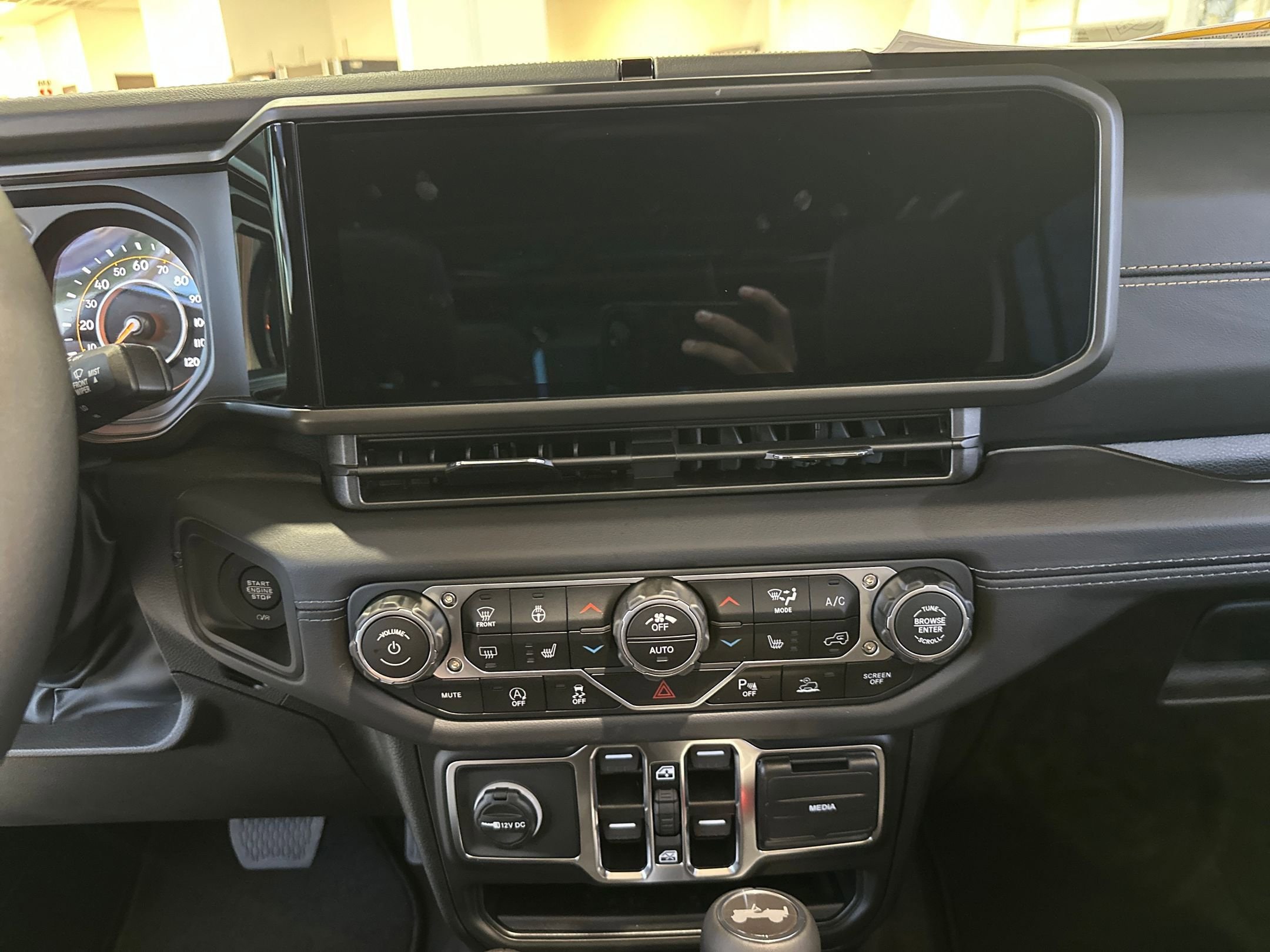 2025 Jeep Wrangler 4-Door Sahara - Photo 18