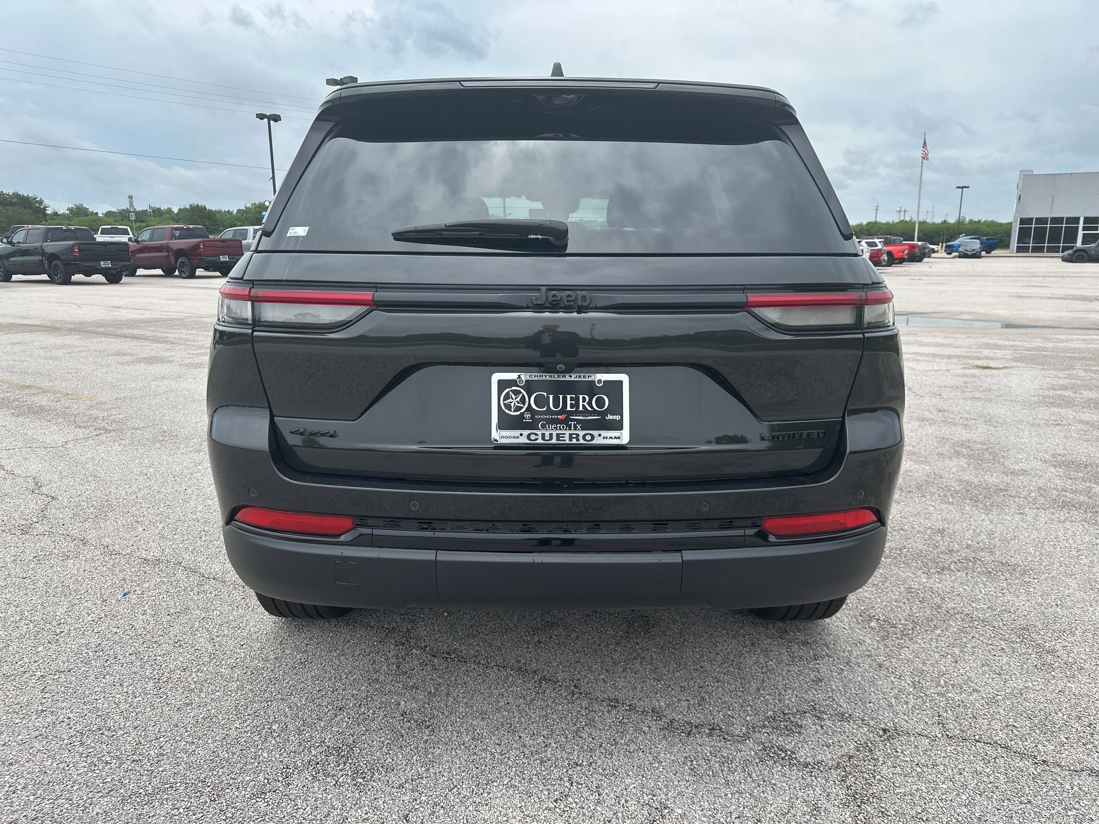 Used 2024 Jeep Grand Cherokee Limited with VIN 1C4RJHBG3RC189302 for sale in Cuero, TX