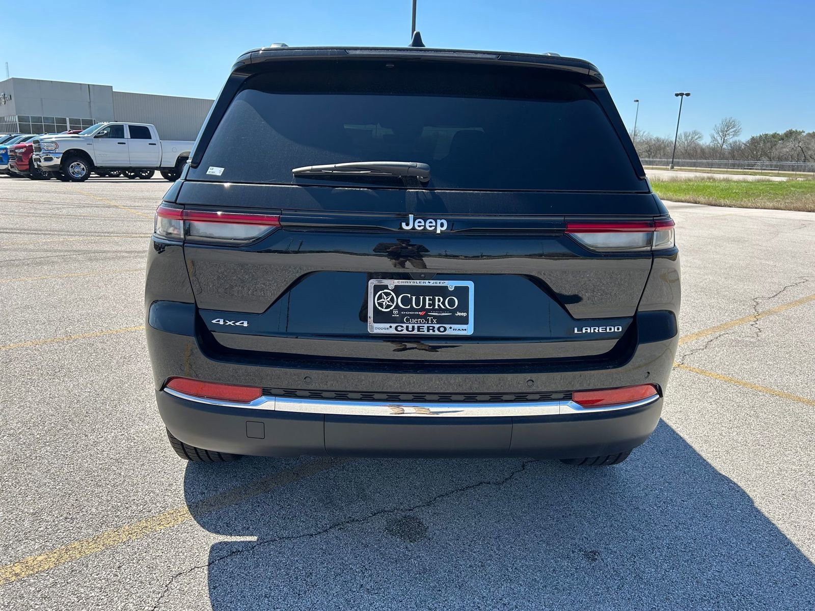 2025 Jeep Grand Cherokee Laredo photo 4