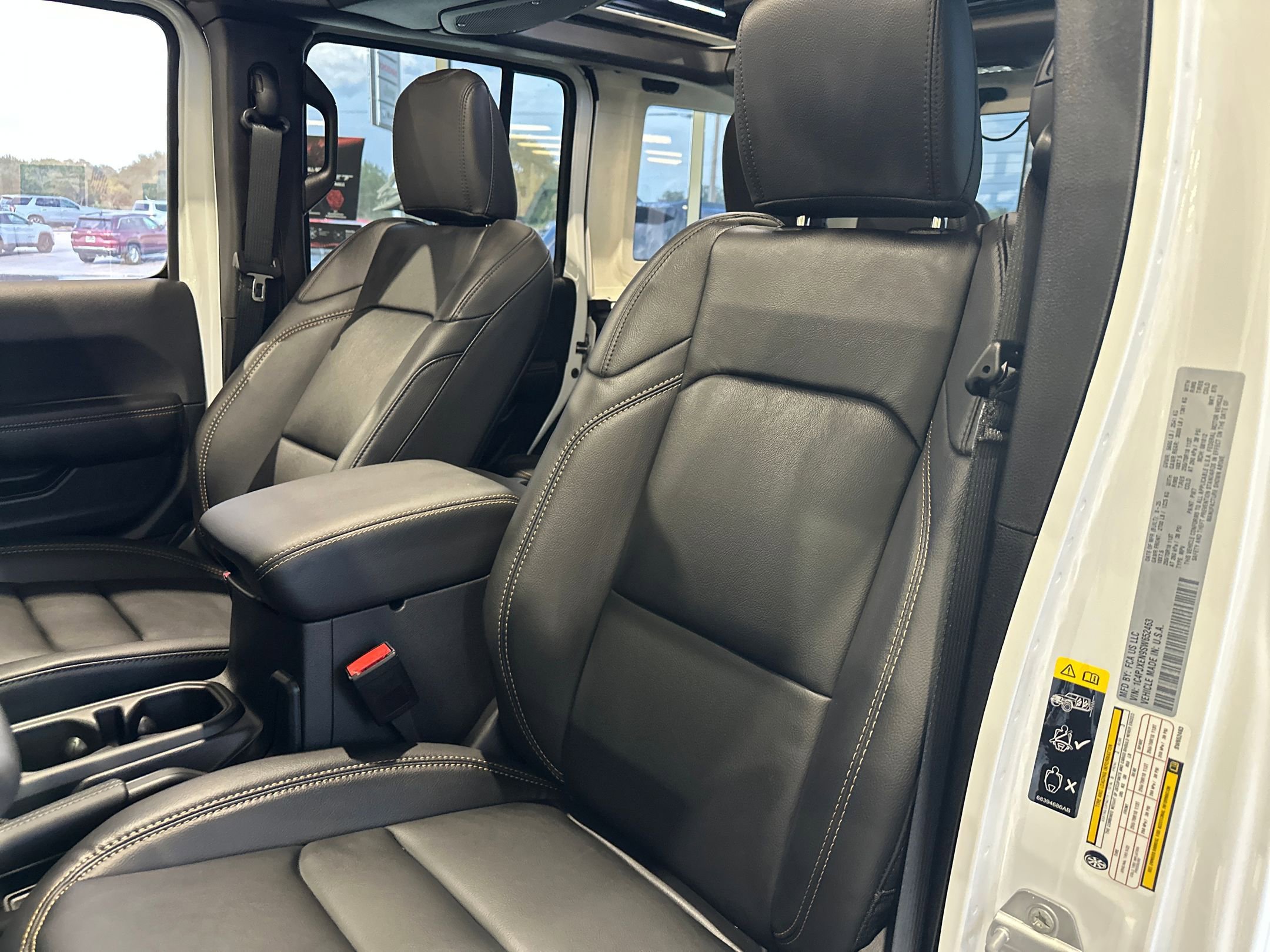 2025 Jeep Wrangler 4-Door Sahara - Photo 10