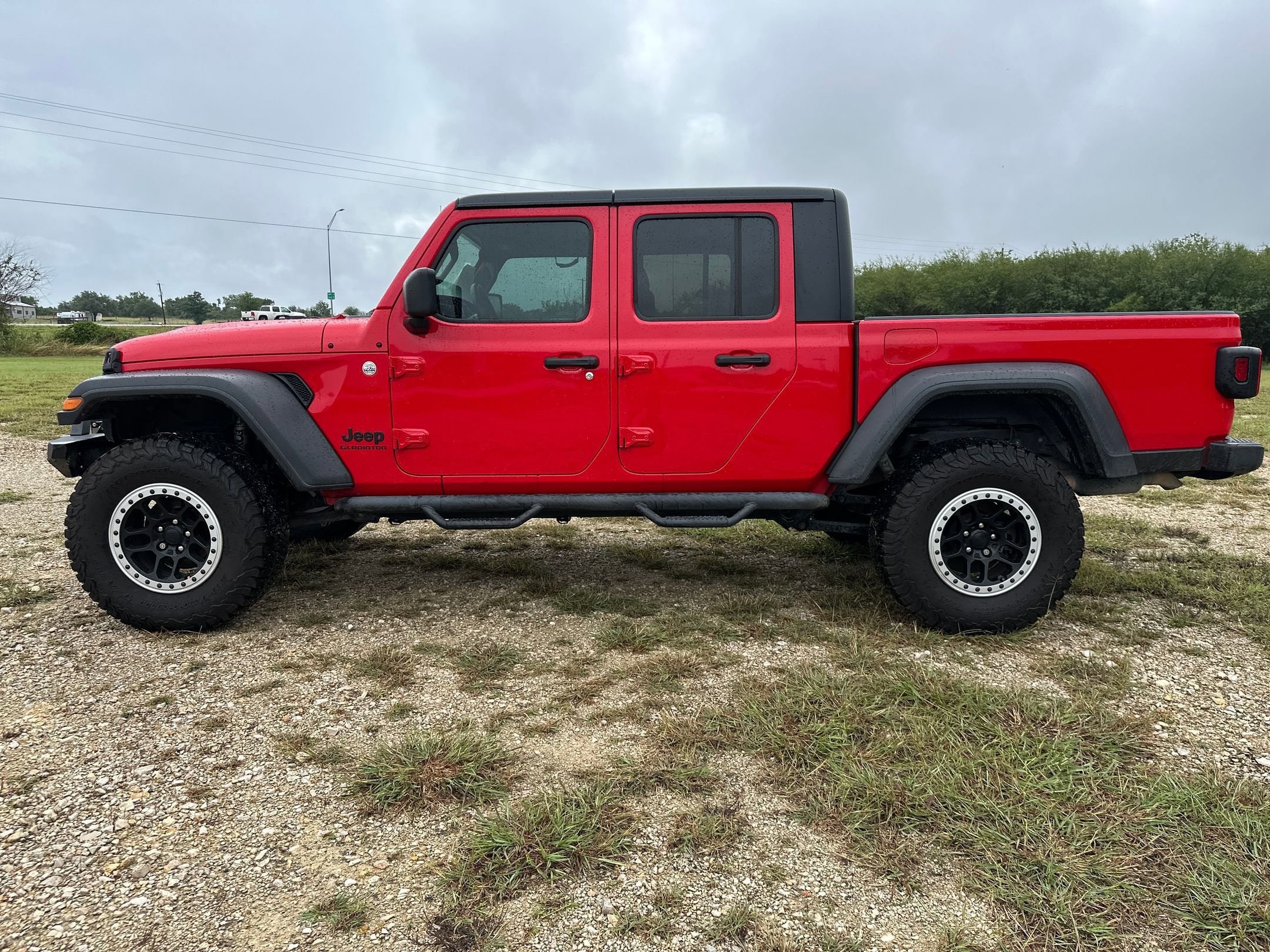 Used 2020 Jeep Gladiator Sport S with VIN 1C6HJTAG3LL149302 for sale in Cuero, TX