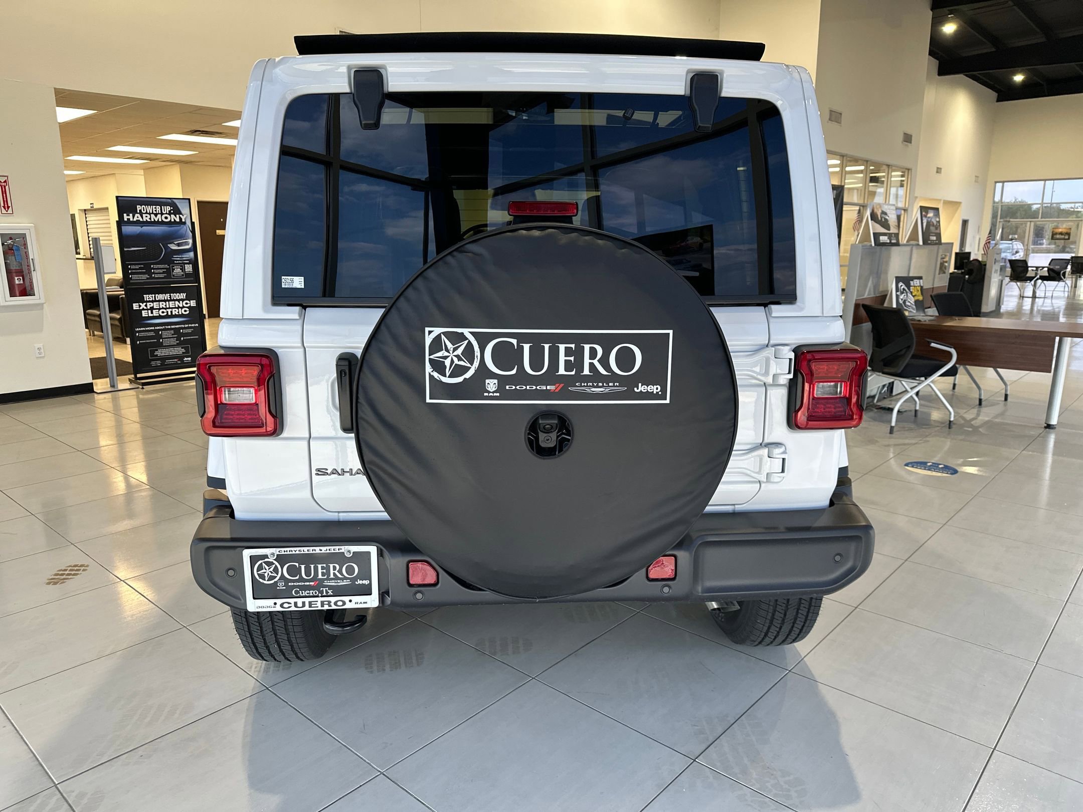 2025 Jeep Wrangler Sahara photo 3