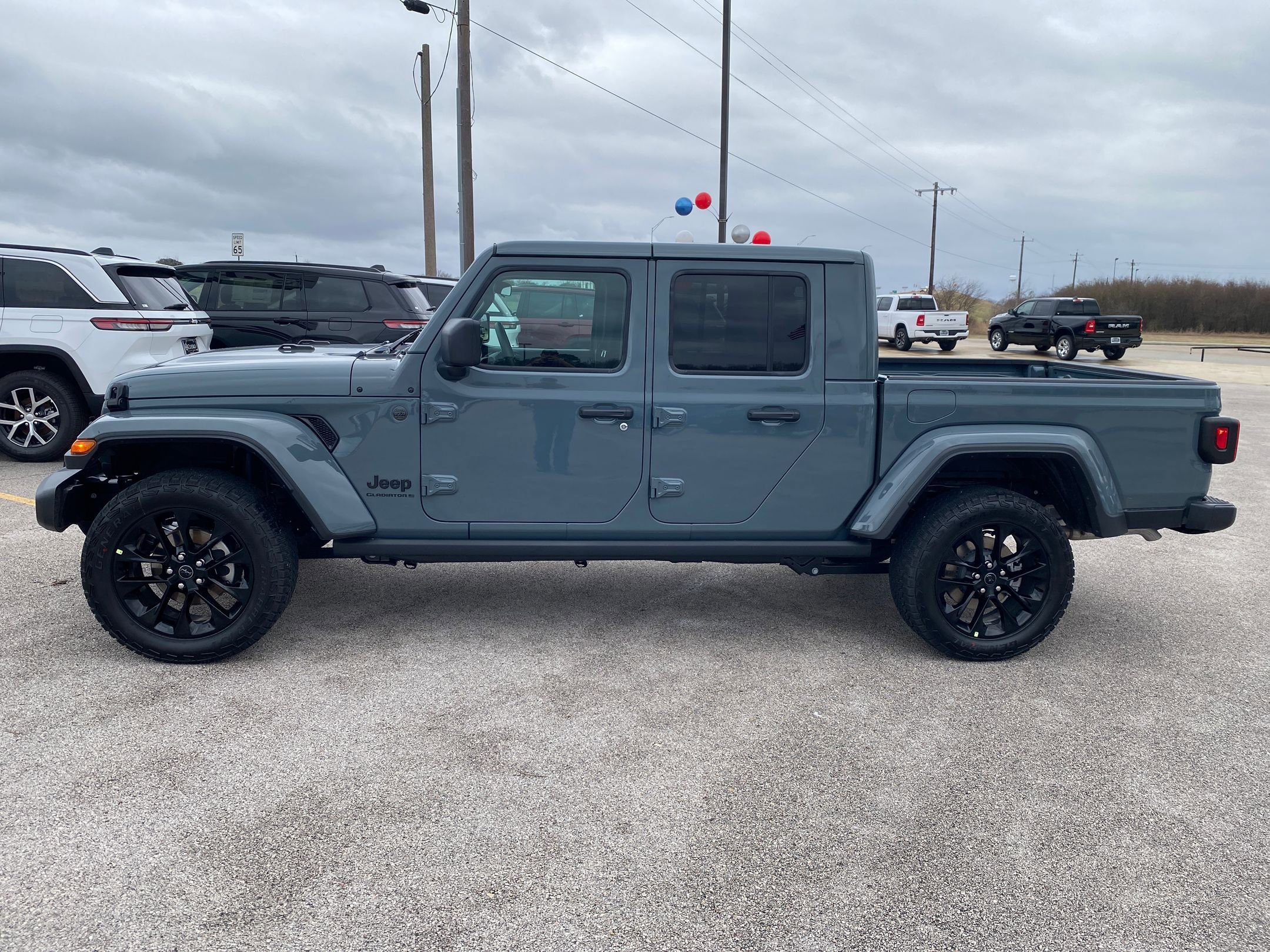 2025 Jeep Gladiator Sport photo 2