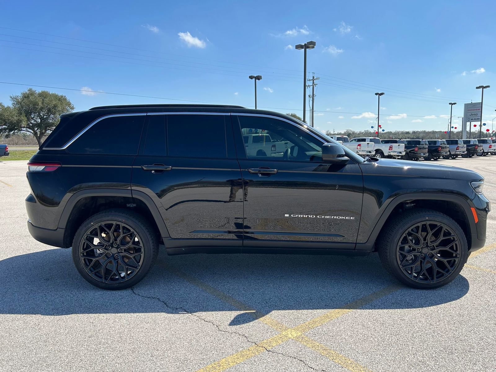 2025 Jeep Grand Cherokee Laredo - Photo 6