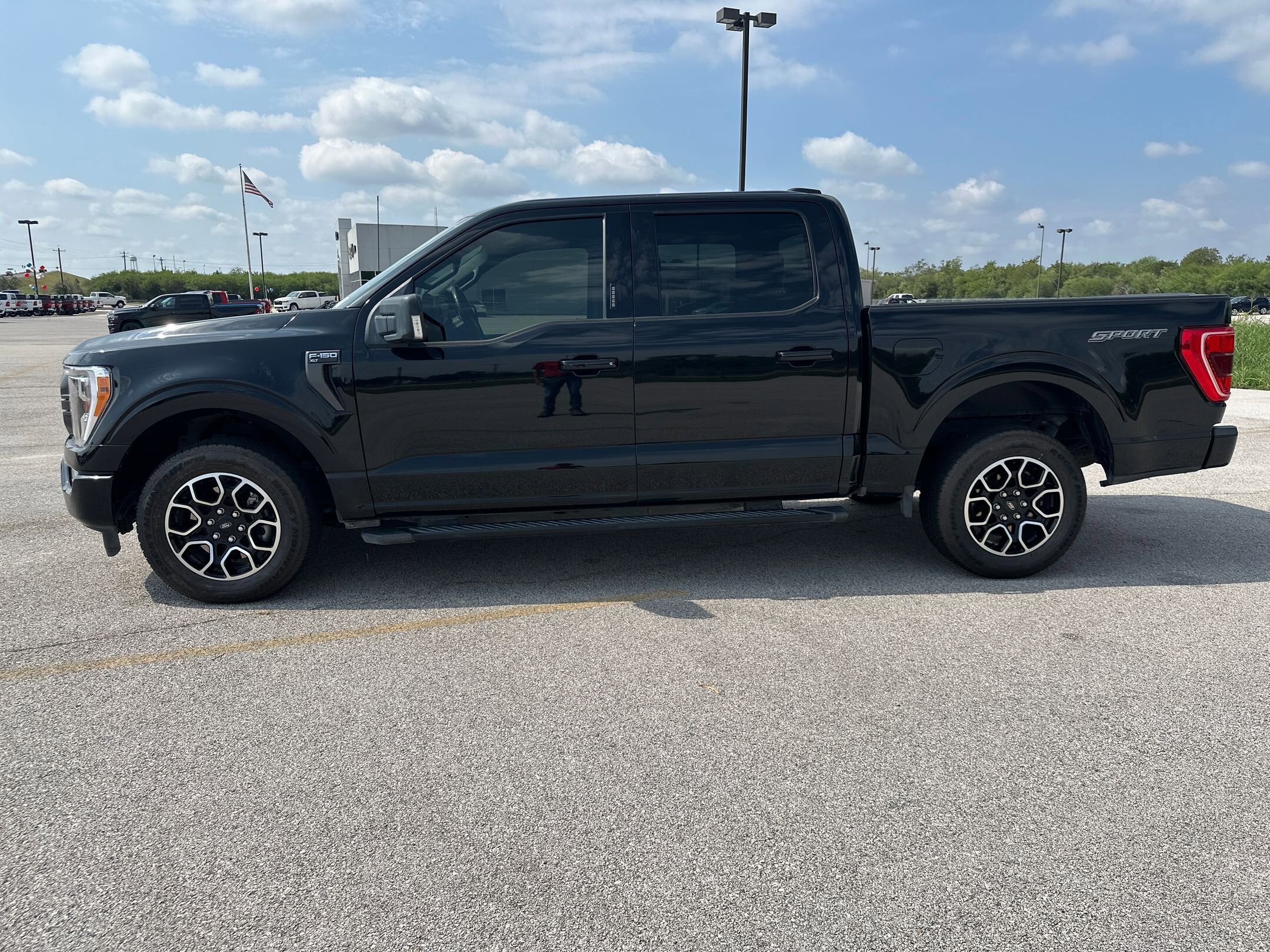 2023 Ford F-150 XLT photo 2