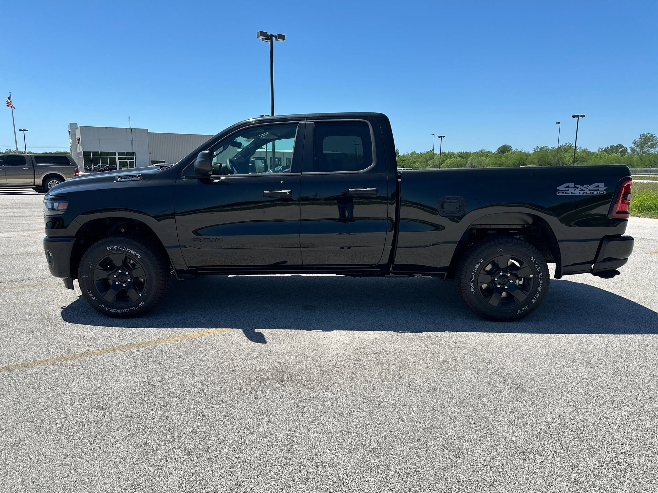 2025 Ram 1500 Tradesman photo 2