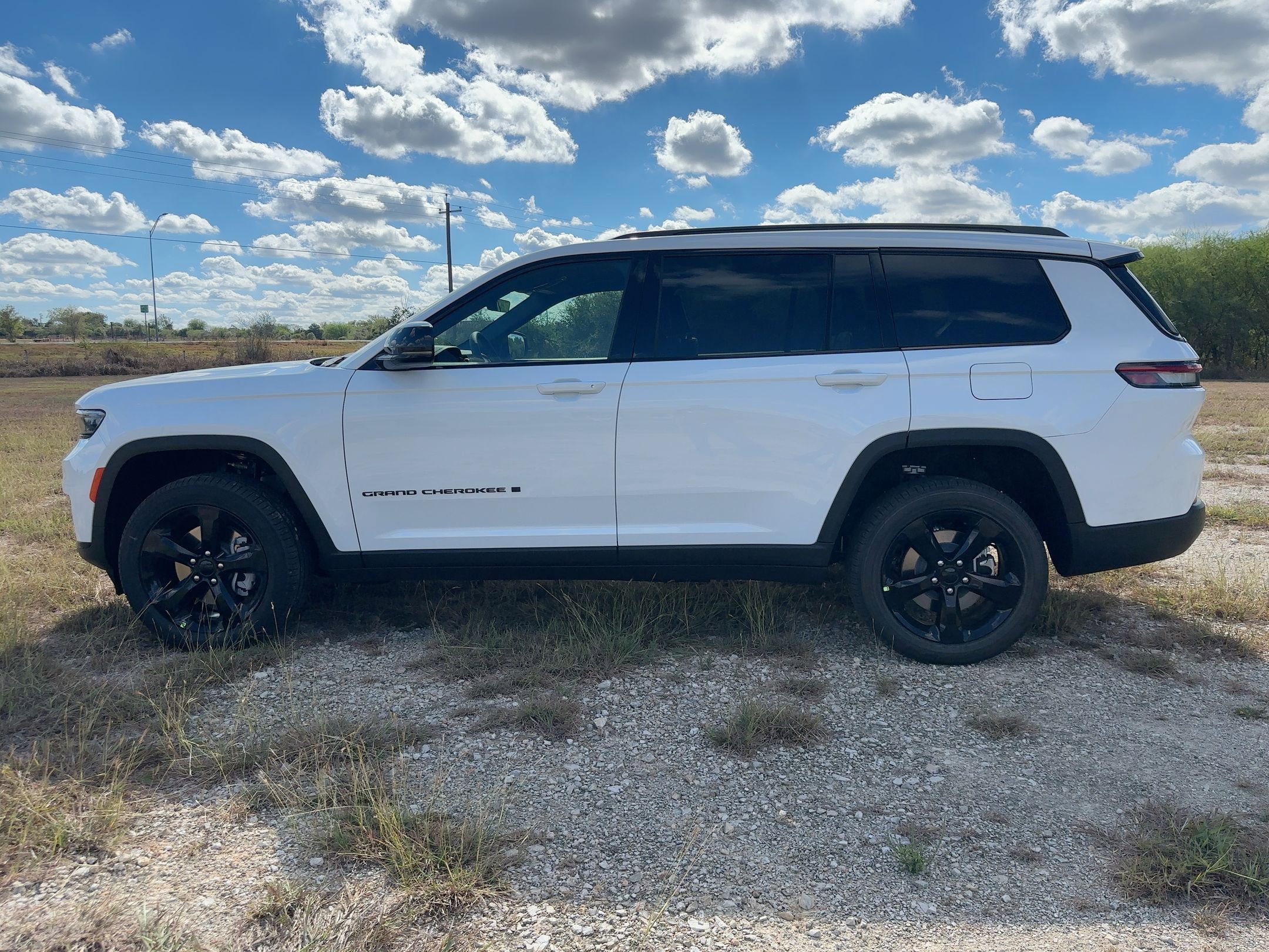 2025 Jeep Grand Cherokee Limited photo 2