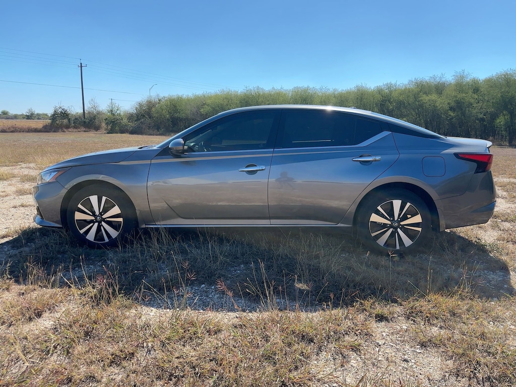 Used 2022 Nissan Altima 2.5 SL Sedan