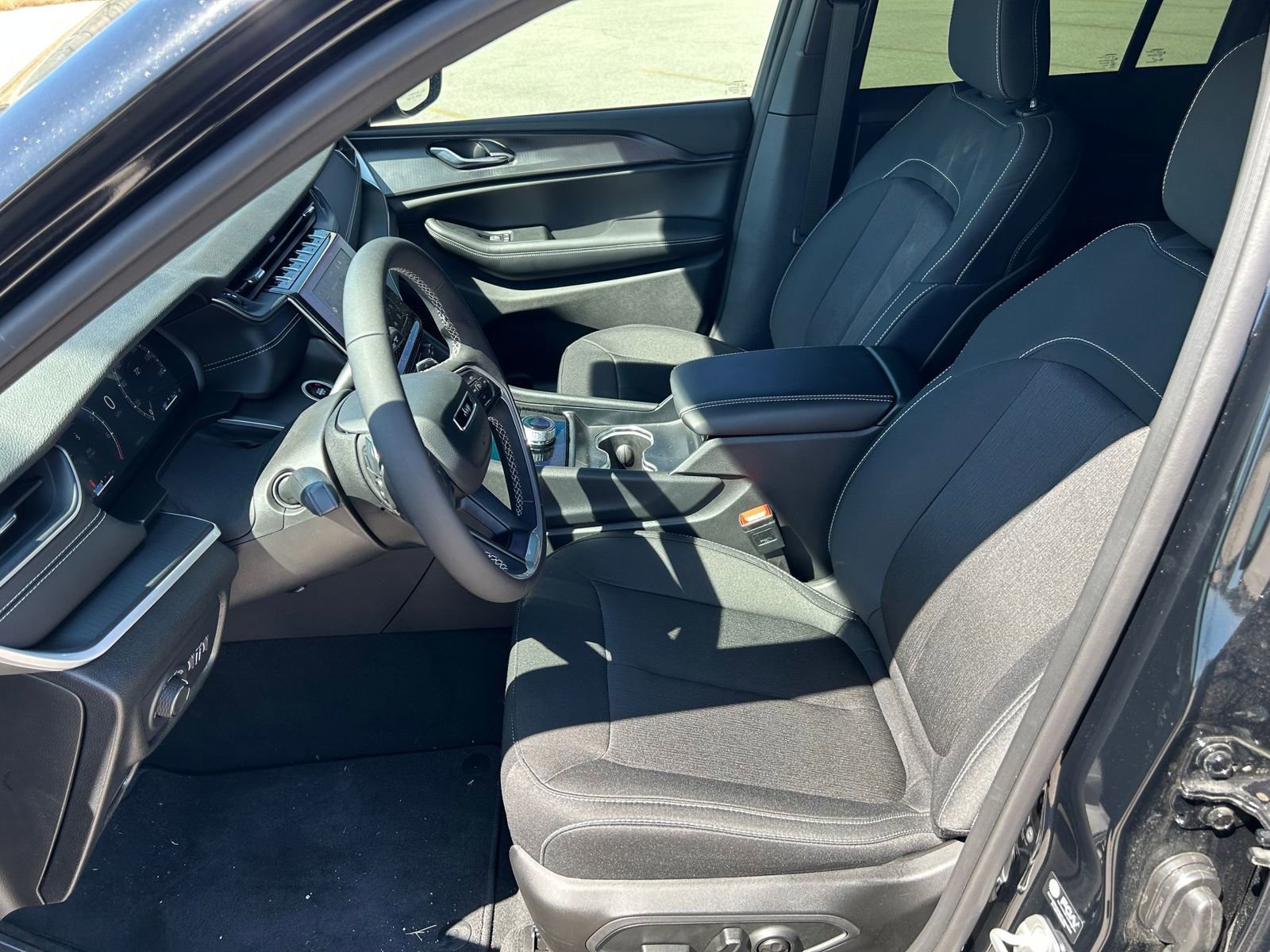 2025 Jeep Grand Cherokee Laredo - Photo 12