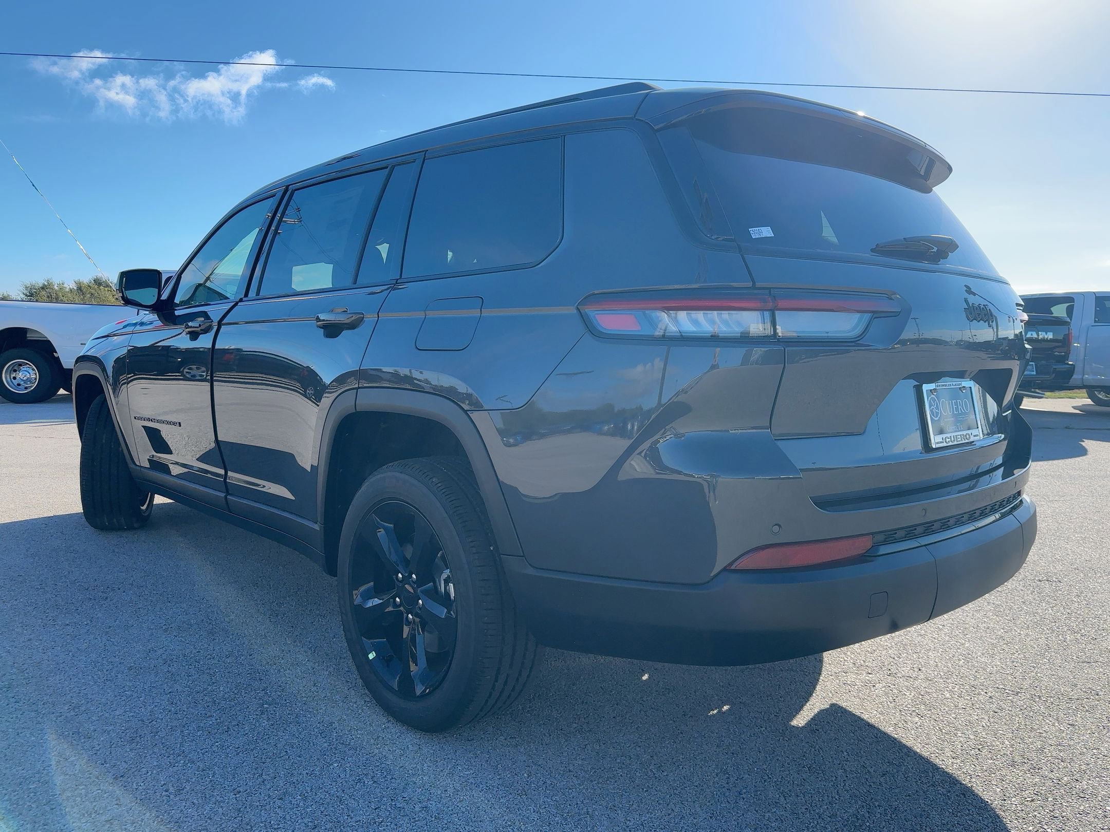 2025 Jeep Grand Cherokee Altitude photo 2