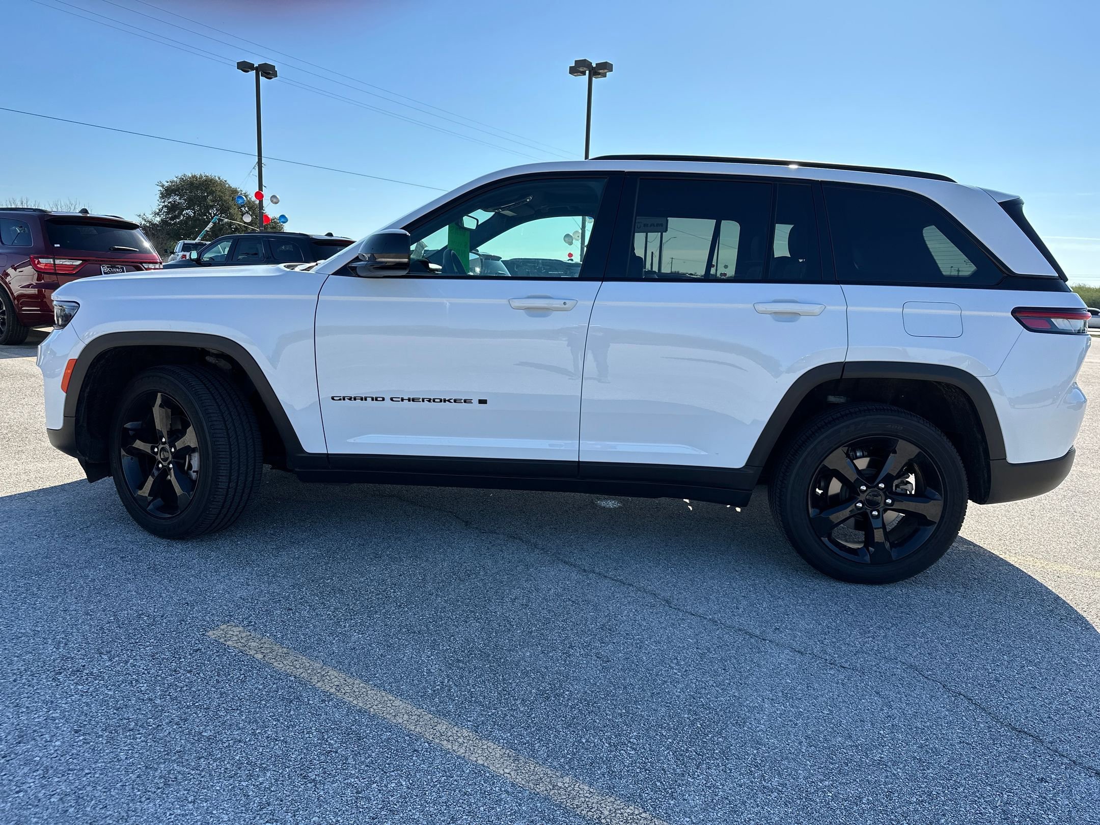 2024 Jeep Grand Cherokee Laredo photo 3