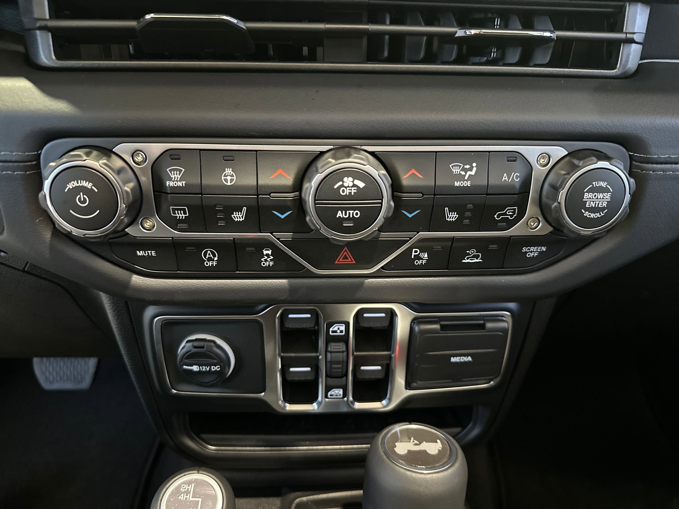 2025 Jeep Wrangler 4-Door Sahara - Photo 19