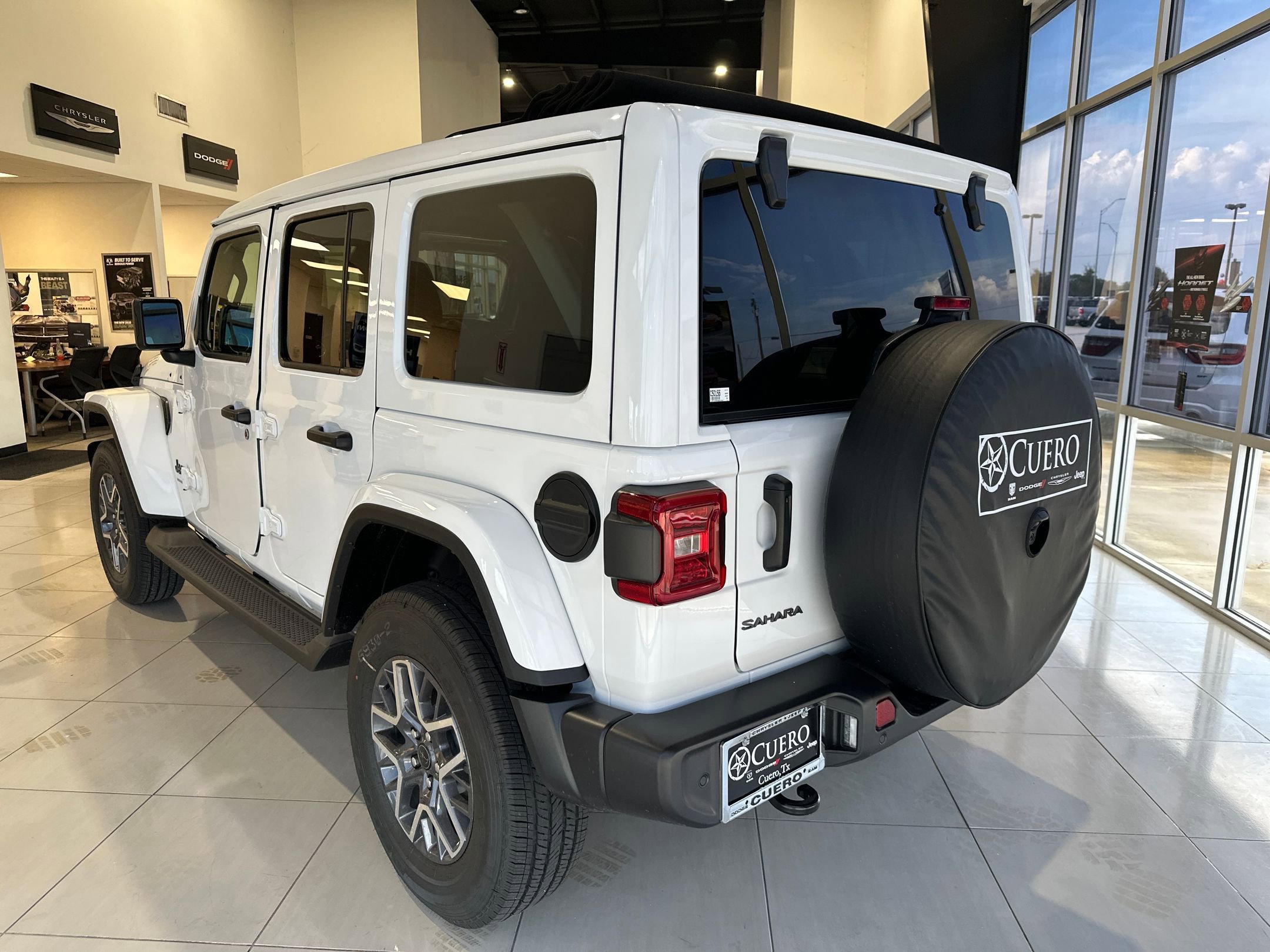 2025 Jeep Wrangler Sahara photo 2