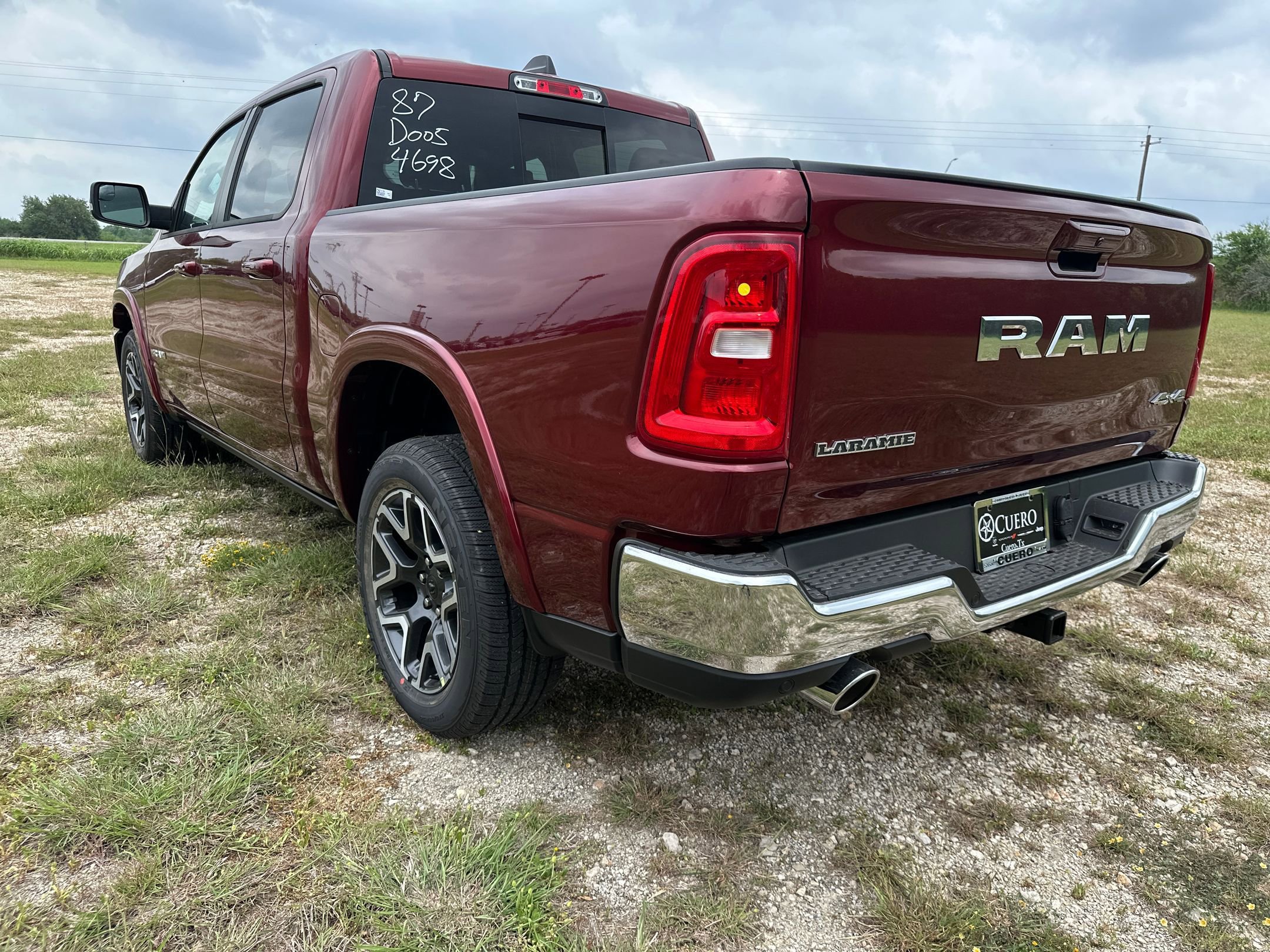 2025 Ram 1500 Laramie photo 3