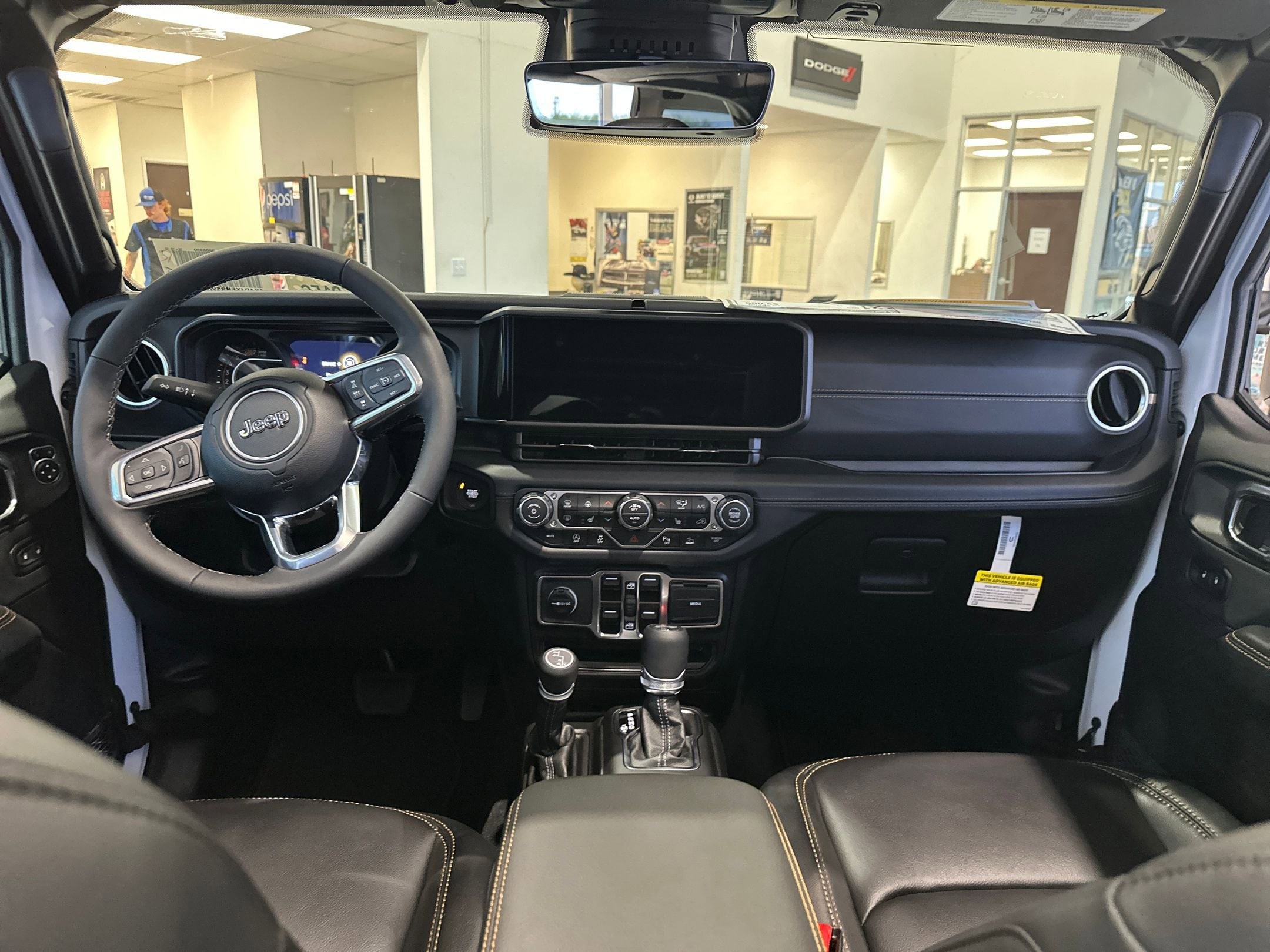 2025 Jeep Wrangler 4-Door Sahara - Photo 13