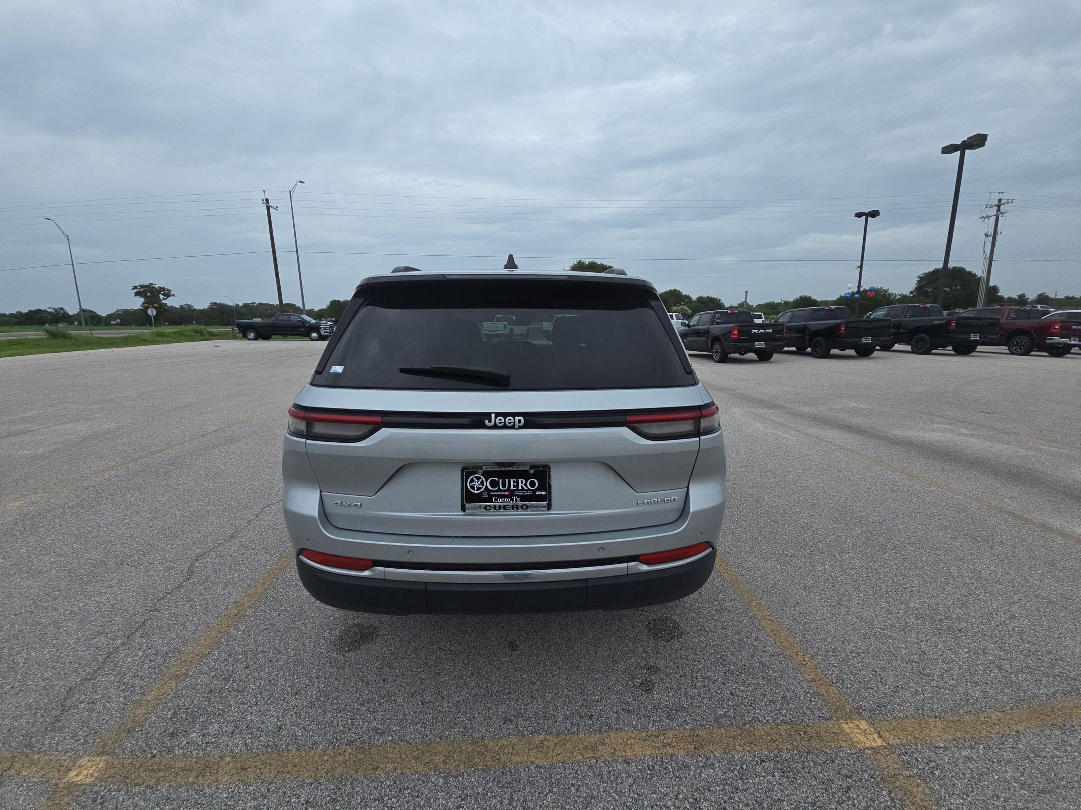 2025 Jeep Grand Cherokee Laredo photo 4