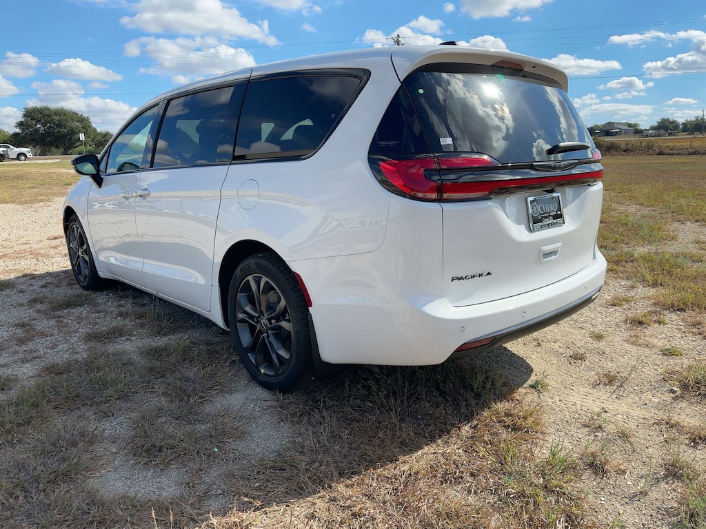 New 2026 Chrysler Pacifica SELECT Passenger Van