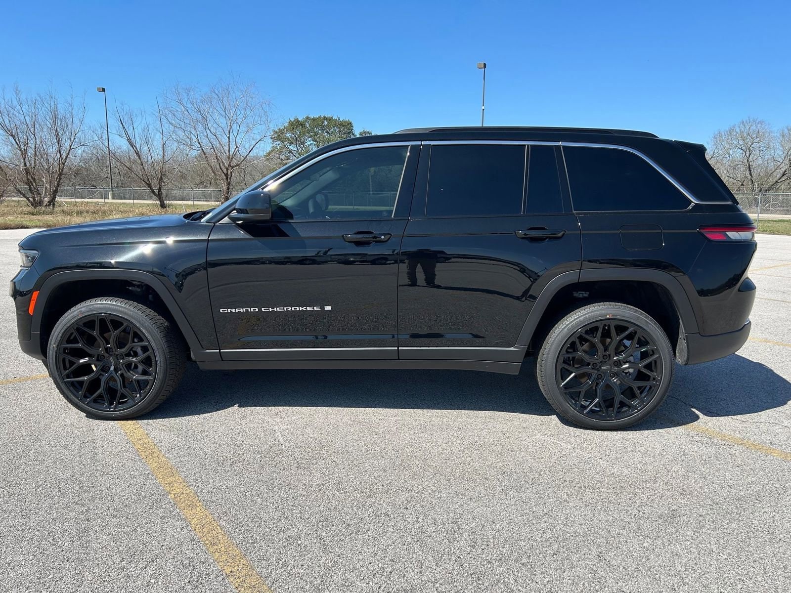 Used 2025 Jeep Grand Cherokee Laredo with VIN 1C4RJHAG4SC272406 for sale in Cuero, TX