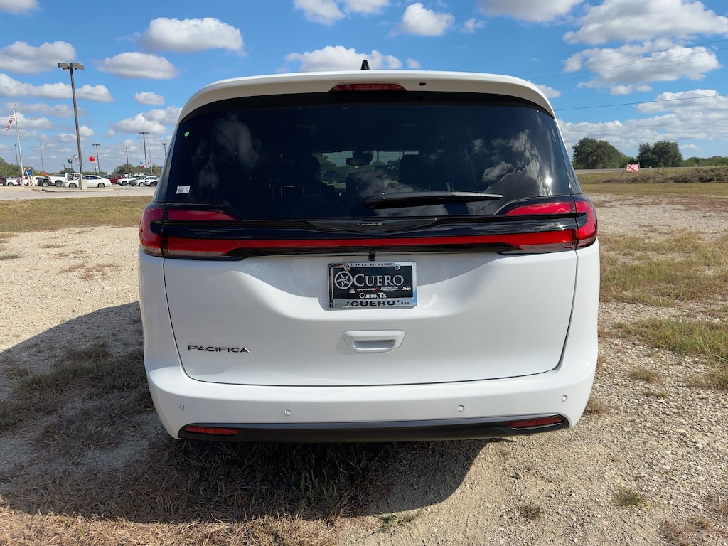New 2026 Chrysler Pacifica SELECT Passenger Van