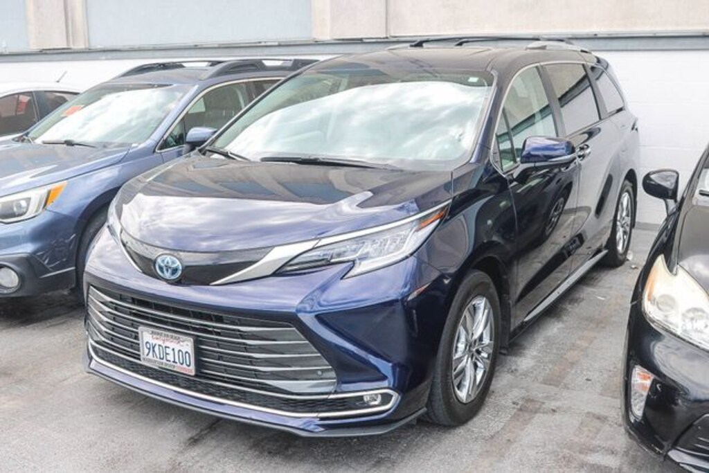 Certified 2024 Toyota Sienna Limited 7 Passenger Van Passenger Van