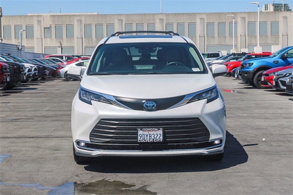 Used 2023 Toyota Sienna XLE Van Passenger Van