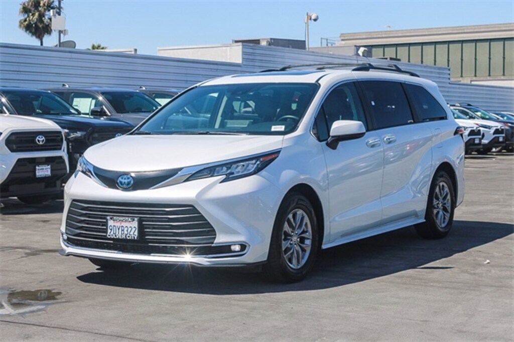 Used 2023 Toyota Sienna XLE Van Passenger Van