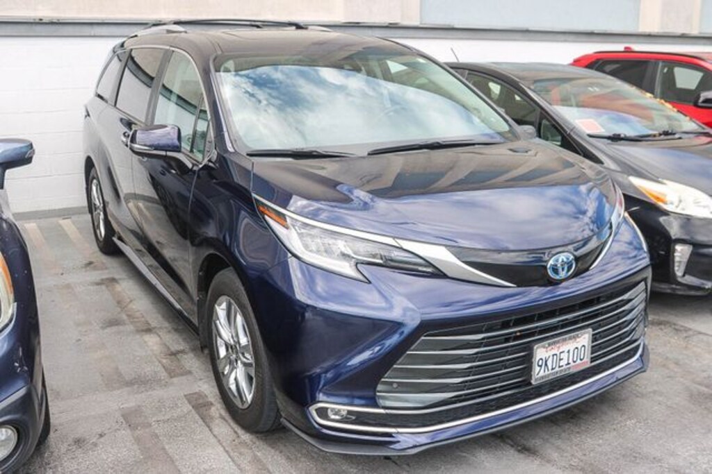 Certified 2024 Toyota Sienna Limited 7 Passenger Van Passenger Van
