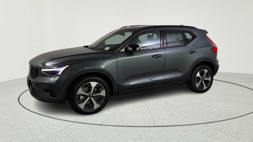 New 2026 Volvo XC40 B5 Plus SUV