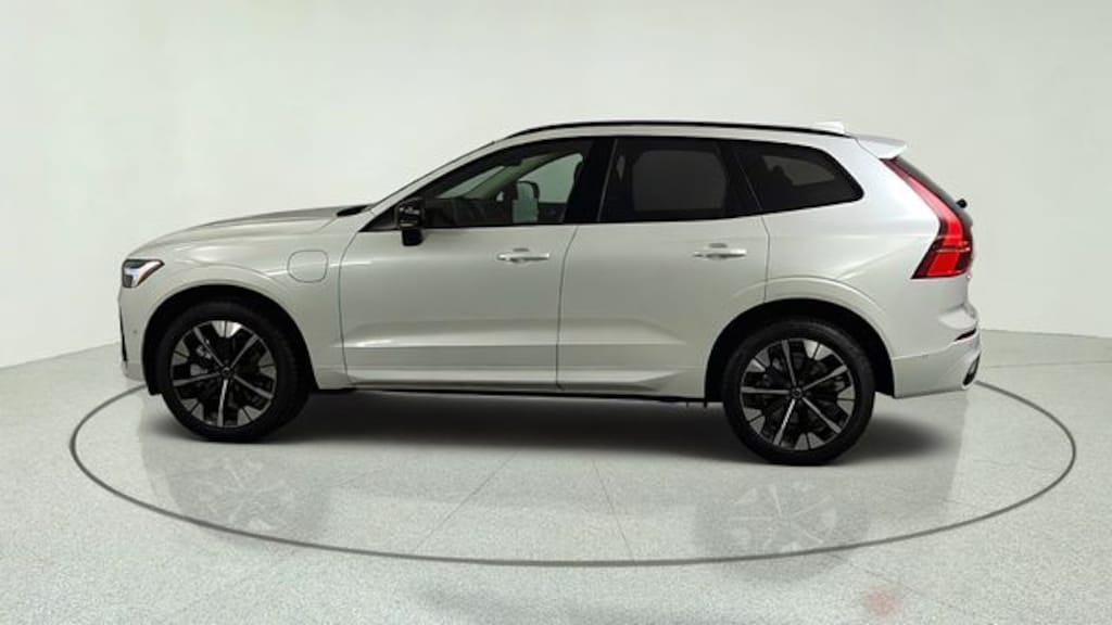 New 2026 Volvo XC60 plug-in hybrid T8 Plus SUV