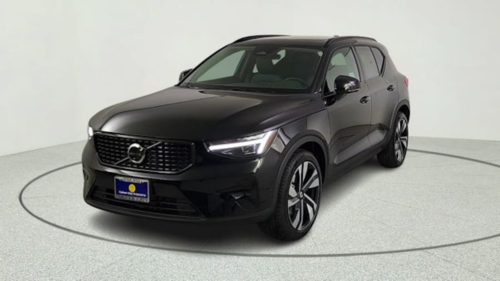 New 2026 Volvo XC40 B5 Ultra SUV