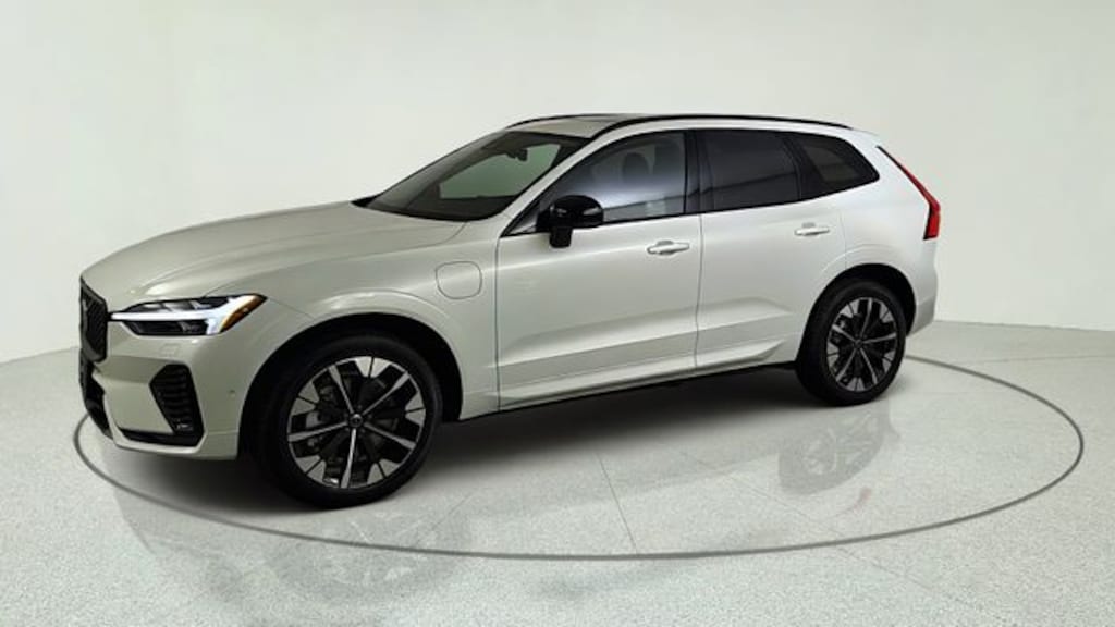 New 2026 Volvo XC60 plug-in hybrid T8 Plus SUV
