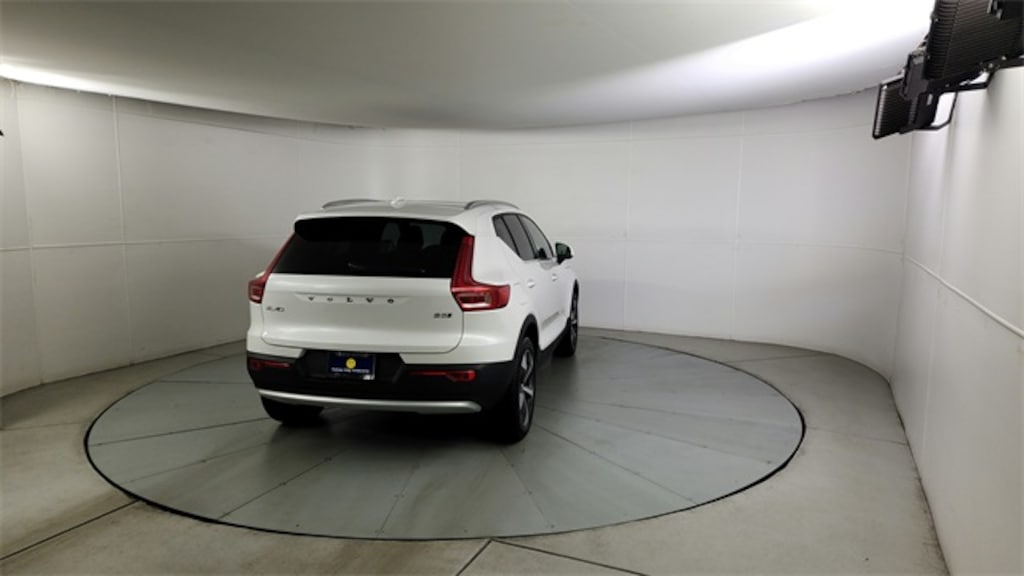 New 2025 Volvo XC40 B5 Core Bright Theme SUV