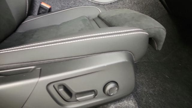 2026 Volvo XC40 Ultra Black Edition - Photo 37