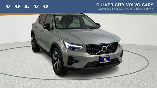 2026 Volvo XC40 B5 Plus Dark AWD's photo