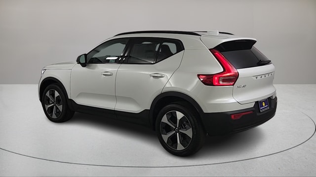 2026 Volvo XC40 B5 Plus photo 5