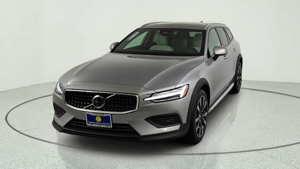 New 2026 Volvo V60 Cross Country B5 Ultra Wagon
