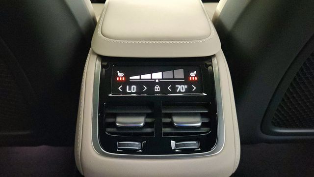 2026 Volvo XC90 Plus - Photo 33