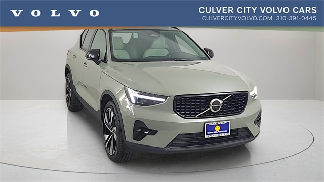 2025 Volvo XC40 B5 Ultra Dark Theme AWD SUV