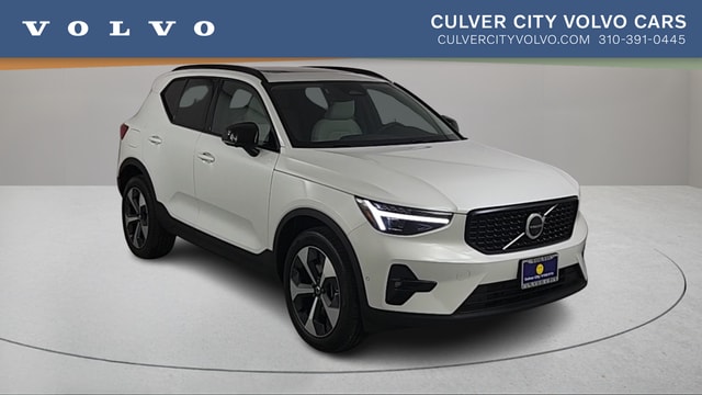2026 Volvo XC40 B5 Plus Dark AWD's photo