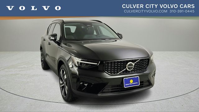 2026 Volvo XC40 SUV 