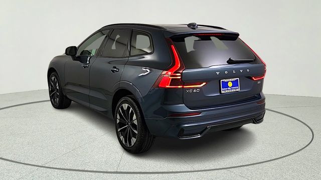 2026 Volvo XC60 B5 Plus photo 3