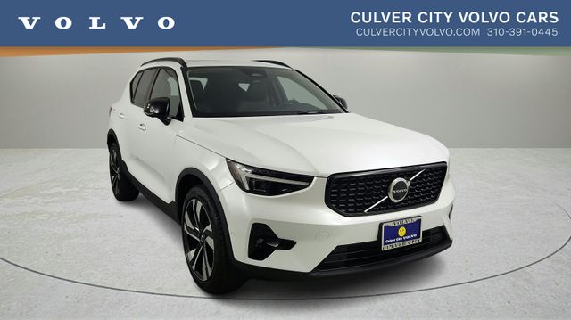 2026 Volvo XC40 B5 Ultra Dark AWD's photo