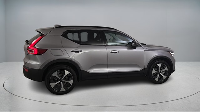 2026 Volvo XC40 B5 Plus photo 2