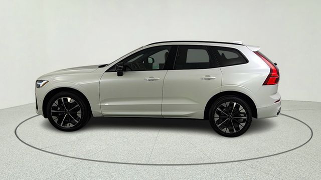 2026 Volvo XC60 B5 Plus photo 6