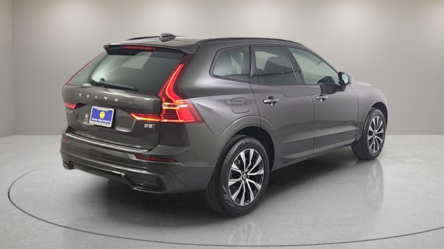 2025 Volvo XC60 B5 Core photo 6