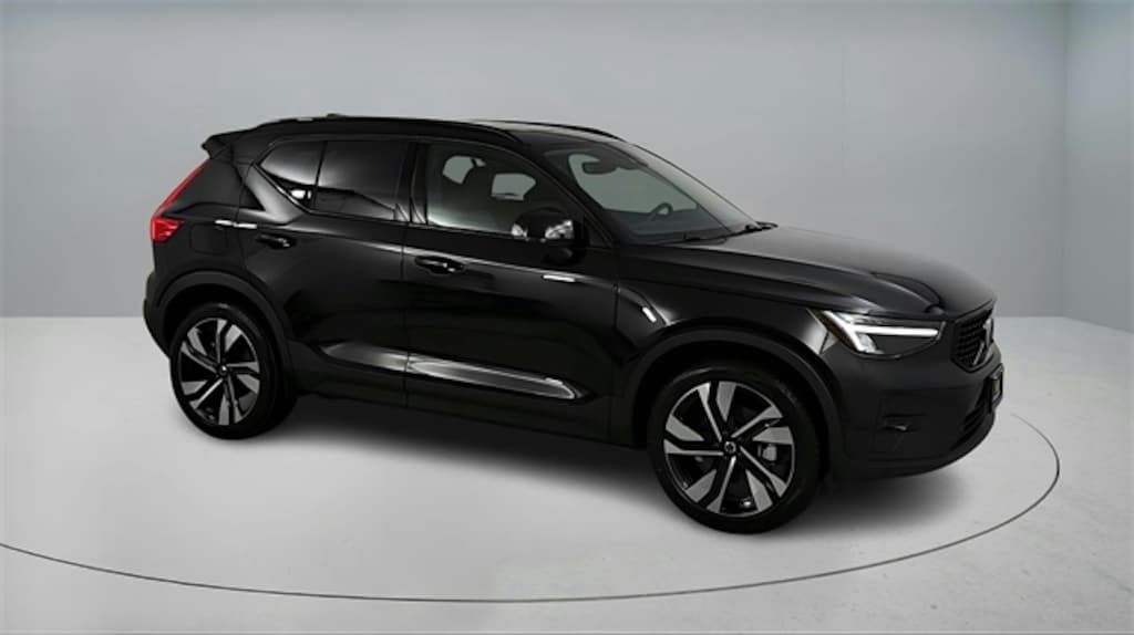 New 2026 Volvo XC40 B4 Plus SUV