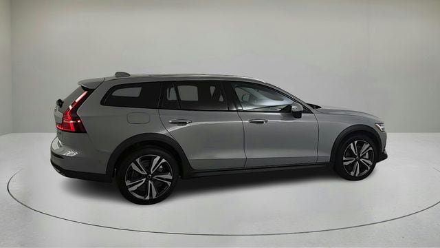 2026 Volvo V60 Cross Country B5 Plus photo 2