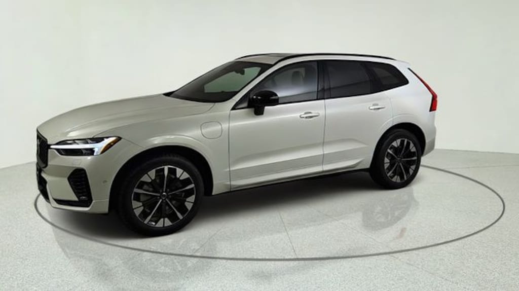New 2026 Volvo XC60 plug-in hybrid T8 Plus SUV
